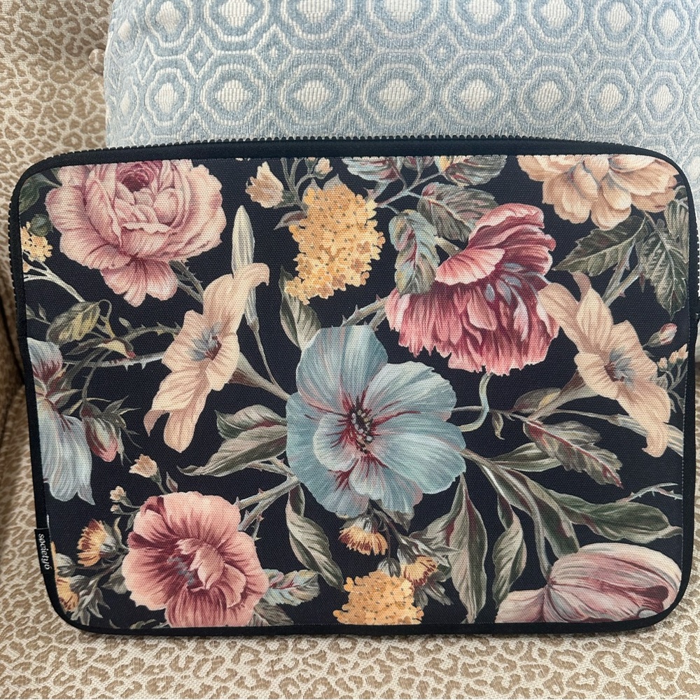 Floral laptop case